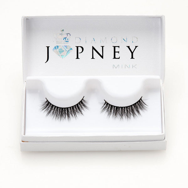 Medusa Mink Lashes with a wispy, fluttery effect for a bold and mysterious eye look.